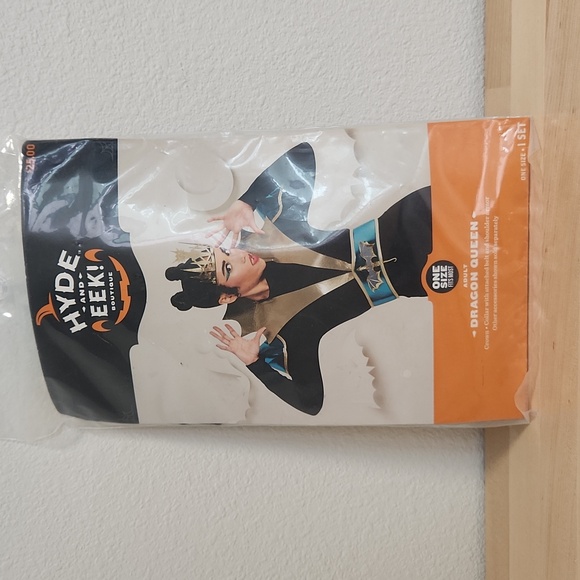 New in package Target Halloween Adult One size fits DRAGON QUEEN crown collar - Picture 1 of 4